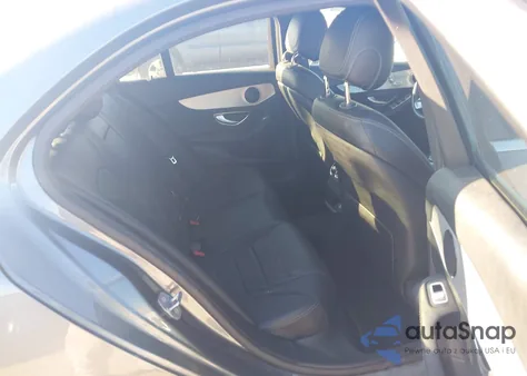 2018 Mercedes-Benz C 300 из США, поврежденный, VIN 55SWF4JB9JU241086